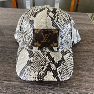 Snakeskin print LV brand new women’s hat.